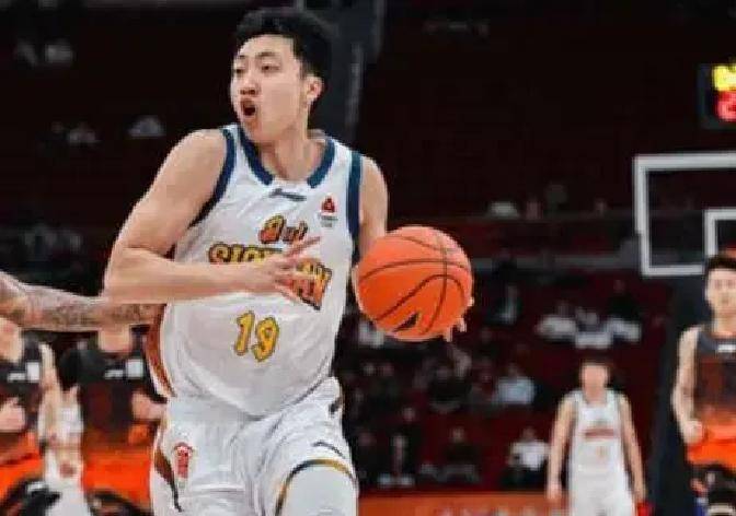 关于转会期突围战来临；阿斯顿维拉围绕CBA季后赛调整名单；球迷炸锅；更衣室氛围转暖的信息