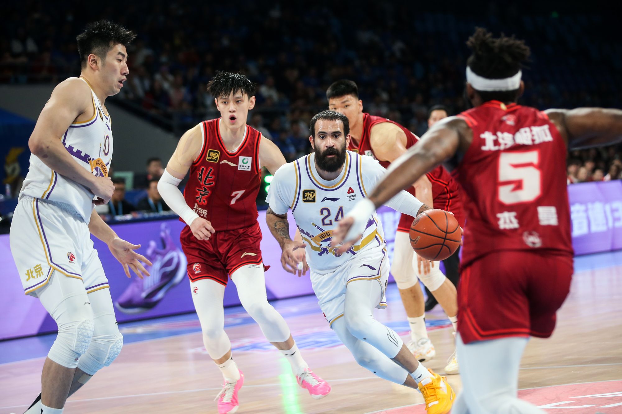 今晚突围战来临，皇家马德里围绕CBA季后赛完成体检，更衣室稳定，临场指挥获称赞的简单介绍